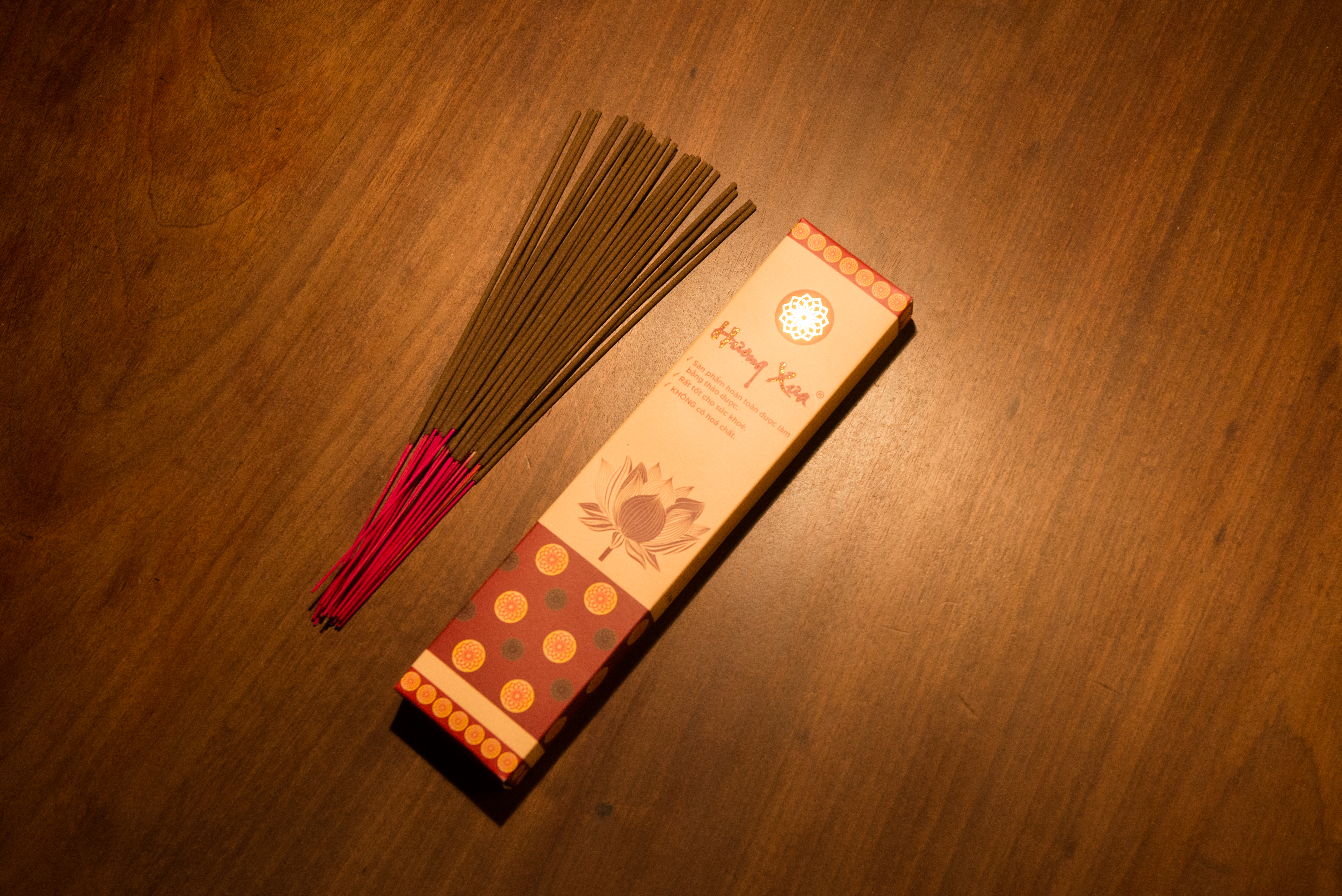 Hương nhang Thảo dược sạch Tự nhiên - Hương Trầm - Hương Xưa vỏ Giấy cao cấp 100 que